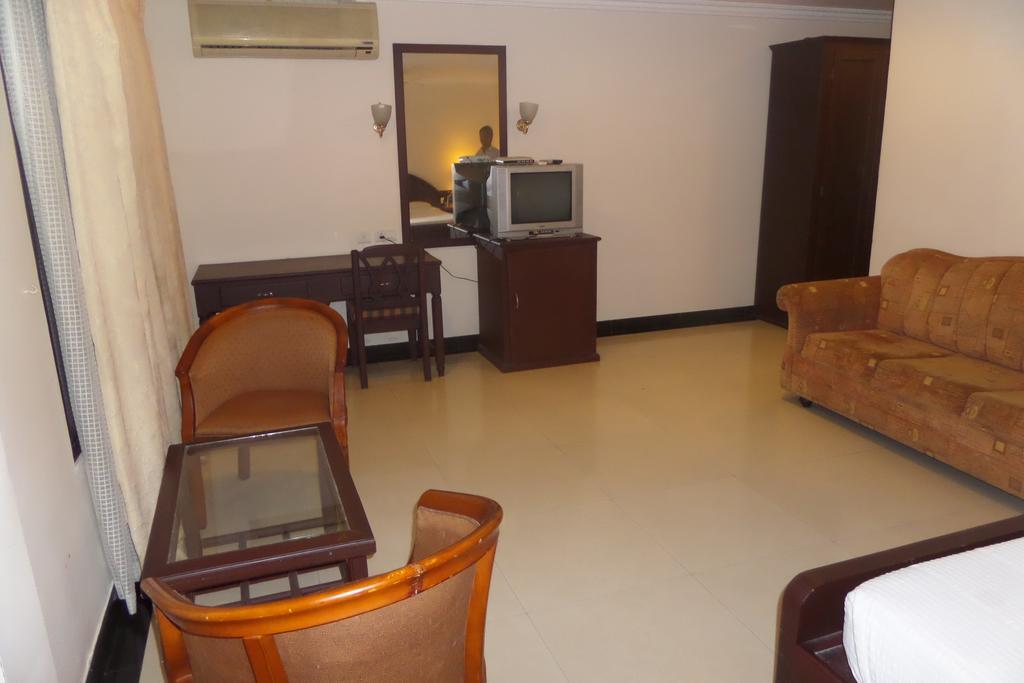 Hotel Elegance Kāladi Zimmer foto